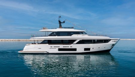 Custom Line Navetta 30 M/Y Gindungo