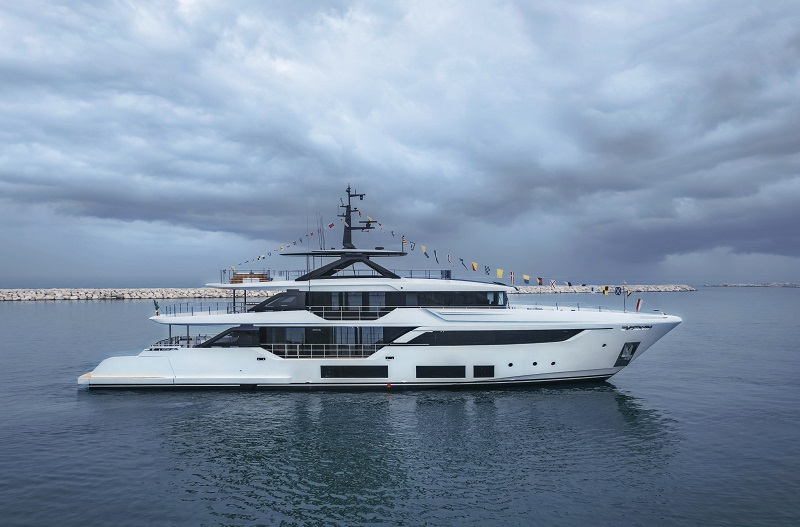 Varata la seconda Custom Line Navetta 38